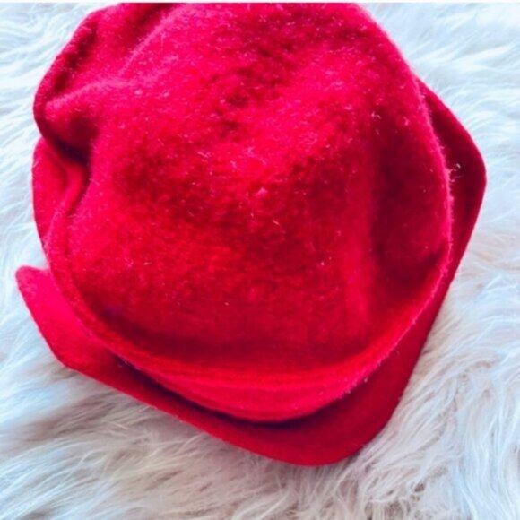 True Vintage Red Wool Cloche Hat with Flower Accent - Picture 14 of 16